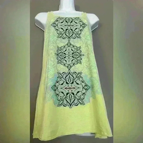 Te Verde Racer Back Activewear Women's Tank Top (185) - Picture 3 of 10